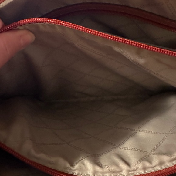 Michael Korrs “Authentic” Tags are included slightly used Voyager East/West Tote - Picture 2 of 12